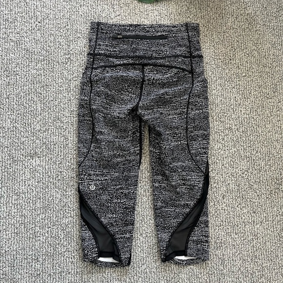 Lululemon Pace Perfect Crop Leggings Size 4 - Picture 7 of 13